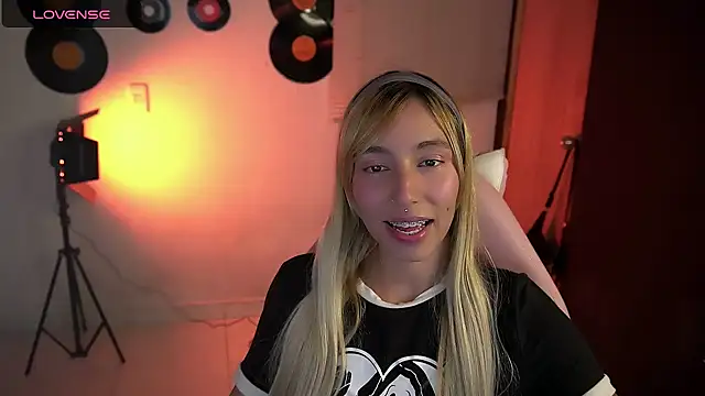 Saucy Jenn online show from 04/19/26, 04:12