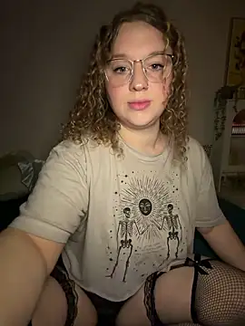 Snapshot of EmmieRae chatting on 10/27/25, 03:54 EmmieRae online show from 10/27/25, 03:54