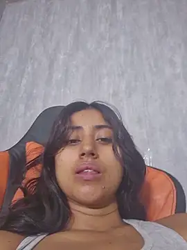 Snapshot of Valentinne_z chatting on 11/08/25, 02:06 Valentinne z online show from 11/08/25, 02:06