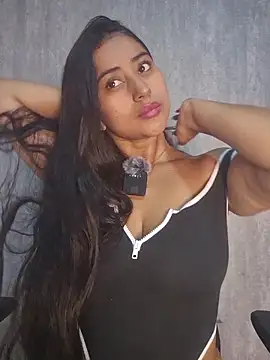 Snapshot of Valentinne_z chatting on 11/29/25, 03:59 Valentinne z online show from 11/29/25, 03:59