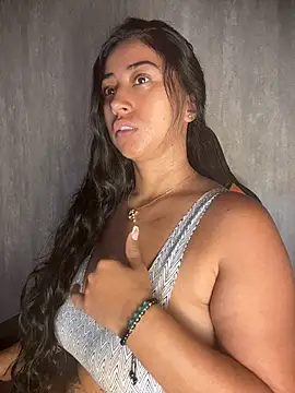 Snapshot of Valentinne_z chatting on 03/19/26, 11:03 Valentinne z online show from 03/19/26, 11:03