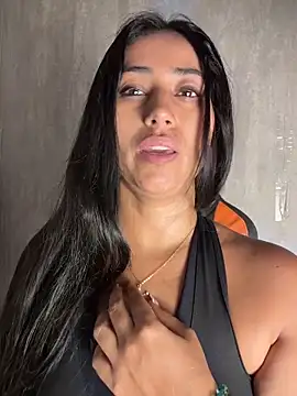 Snapshot of Valentinne_z chatting on 03/22/26, 06:33 Valentinne z online show from 03/22/26, 06:33