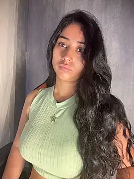 Snapshot of Valentinne_z chatting on 03/29/26, 10:59 Valentinne z online show from 03/29/26, 10:59