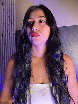 Snapshot of Valentinne_z chatting on 04/03/26, 06:55 Valentinne z online show from 04/03/26, 06:55