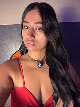 Snapshot of Valentinne_z chatting on 04/05/26, 02:58 Valentinne z online show from 04/05/26, 02:58