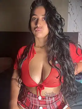 Snapshot of Valentinne_z chatting on 04/19/26, 07:29 Valentinne z online show from 04/19/26, 07:29