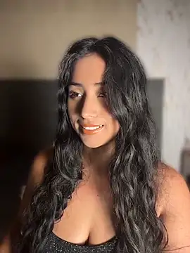 Snapshot of Valentinne_z chatting on 04/21/26, 03:02 Valentinne z online show from 04/21/26, 03:02