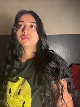 Snapshot of Valentinne_z chatting on 04/29/26, 10:41 Valentinne z online show from 04/29/26, 10:41