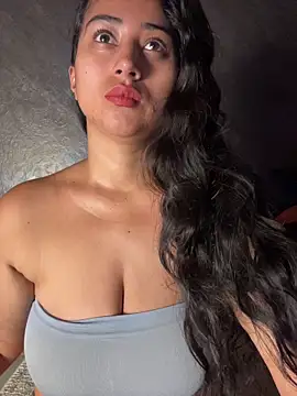 Valentinne z online show from 05/15/26, 10:33
