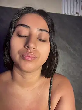 Valentinne z online show from 06/04/26, 10:21