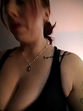 Snapshot of Sofhi_a20 chatting on 11/13/25, 11:14 Sofhi a20 online show from 11/13/25, 11:14