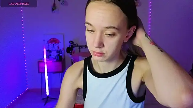 Snapshot of SexyCocobutt chatting on 10/17/25, 07:55 SexyCocobutt online show from 10/17/25, 07:55