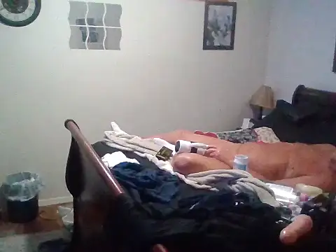 Snapshot of twotonetommyme chatting on 03/28/26, 02:38 twotonetommyme online show from 03/28/26, 02:38