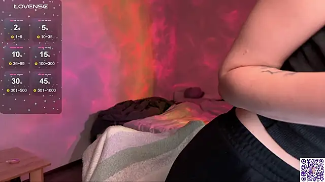 Chanel Gill online show from 10/04/25, 07:23