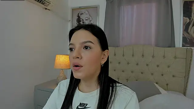 Snapshot of Beautyari_ chatting on 12/14/24, 12:12 Beautyari  online show from 12/14/24, 12:12