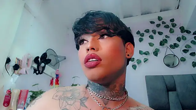 Snapshot of little_star_porn chatting on 12/08/24, 02:39 little star porn online show from 12/08/24, 02:39