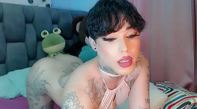 Snapshot of little_star_porn chatting on 12/13/24, 02:05 little star porn online show from 12/13/24, 02:05