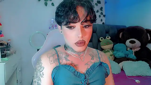 Snapshot of little_star_porn chatting on 12/15/24, 01:00 little star porn online show from 12/15/24, 01:00