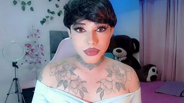 Snapshot of little_star_porn chatting on 12/15/24, 08:25 little star porn online show from 12/15/24, 08:25