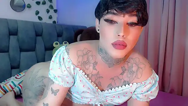 Snapshot of little_star_porn chatting on 12/17/24, 12:33 little star porn online show from 12/17/24, 12:33