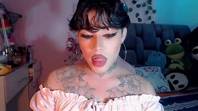 Snapshot of little_star_porn chatting on 12/20/24, 06:24 little star porn online show from 12/20/24, 06:24