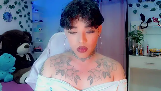 Snapshot of little_star_porn chatting on 12/29/24, 03:44 little star porn online show from 12/29/24, 03:44