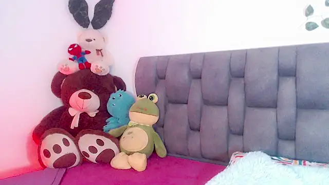 Snapshot of little_star_porn chatting on 02/13/25, 12:13 little star porn online show from 02/13/25, 12:13