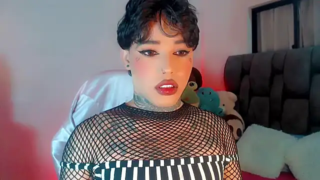 Snapshot of little_star_porn chatting on 02/15/25, 01:10 little star porn online show from 02/15/25, 01:10