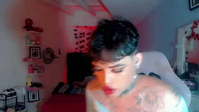 Snapshot of little_star_porn chatting on 03/15/25, 02:34 little star porn online show from 03/15/25, 02:34