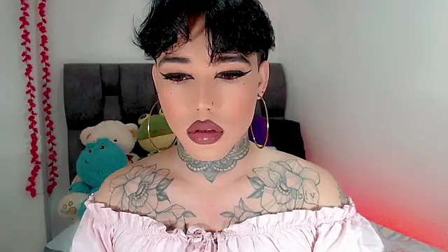 Snapshot of little_star_porn chatting on 10/10/25, 01:10 little star porn online show from 10/10/25, 01:10