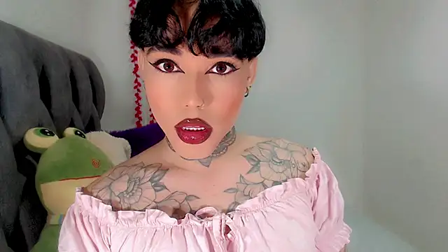 Snapshot of little_star_porn chatting on 11/15/25, 08:27 little star porn online show from 11/15/25, 08:27