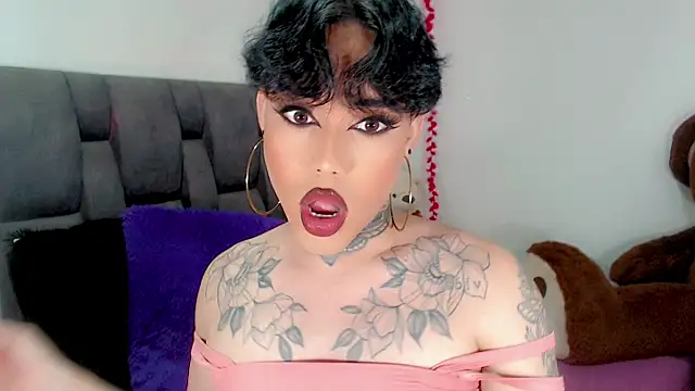 Snapshot of little_star_porn chatting on 11/24/25, 02:00 little star porn online show from 11/24/25, 02:00