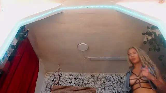 Snapshot of hornytsblonde chatting on 01/21/25, 02:26 hornytsblonde online show from 01/21/25, 02:26