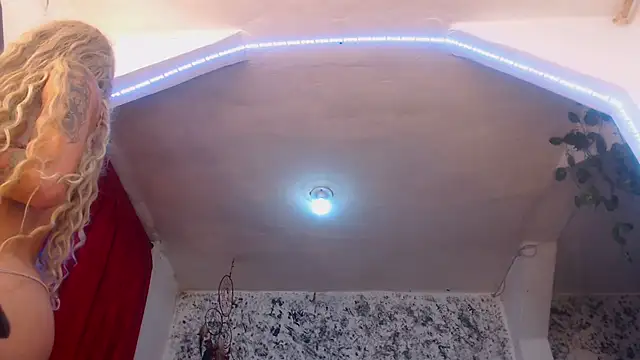 Snapshot of hornytsblonde chatting on 01/25/25, 02:14 hornytsblonde online show from 01/25/25, 02:14