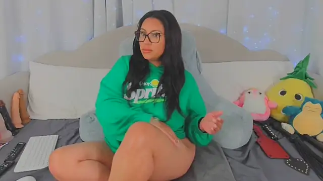 Snapshot of MeghanXO chatting on 05/19/26, 02:12 MeghanXO online show from 05/19/26, 02:12