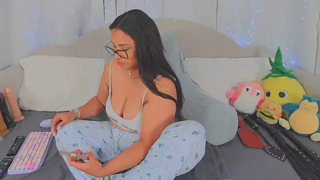 Snapshot of MeghanXO chatting on 06/25/26, 02:00 MeghanXO online show from 06/25/26, 02:00