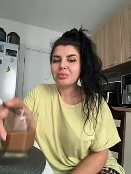 Snapshot of Scarlett-Dream chatting on 09/23/25, 05:10 Scarlett-Dream online show from 09/23/25, 05:10