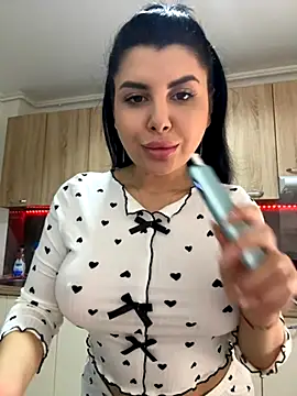 Snapshot of Scarlett-Dream chatting on 11/18/25, 09:47 Scarlett-Dream online show from 11/18/25, 09:47