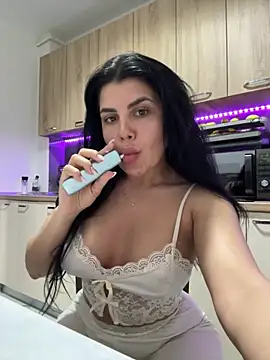 Snapshot of Scarlett-Dream chatting on 04/15/26, 05:03 Scarlett-Dream online show from 04/15/26, 05:03