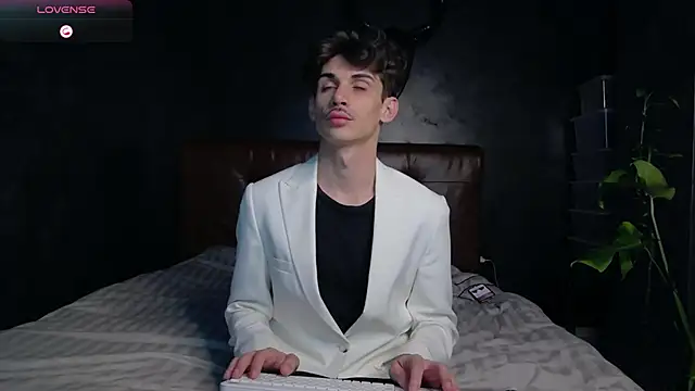 DanielCrush1 online show from 11/20/25, 05:12