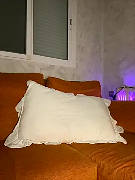 KarlaLuar  online show from 11/18/25, 10:14