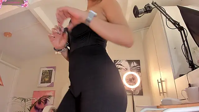 Snapshot of catalinasaiz chatting on 01/11/25, 04:03 catalinasaiz online show from 01/11/25, 04:03