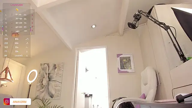 Snapshot of catalinasaiz chatting on 10/29/25, 02:19 catalinasaiz online show from 10/29/25, 02:19