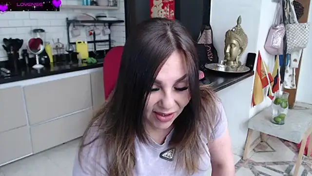 Snapshot of Myrnasexxx chatting on 06/27/26, 04:01 Myrnasexxx online show from 06/27/26, 04:01