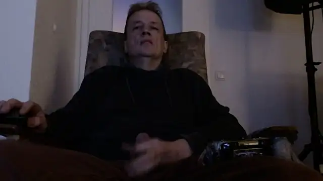 Snapshot of Cordt27 chatting on 10/07/25, 05:43 Cordt27 online show from 10/07/25, 05:43