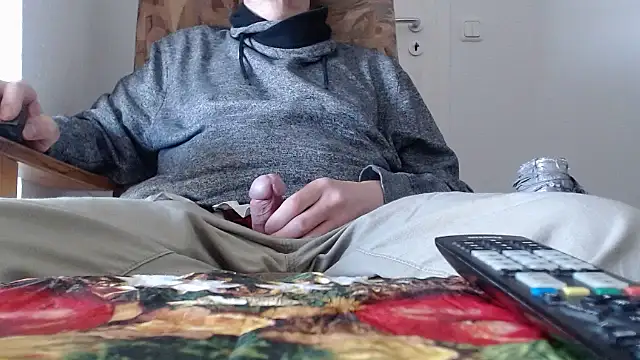 Snapshot of Cordt27 chatting on 04/28/26, 04:12 Cordt27 online show from 04/28/26, 04:12