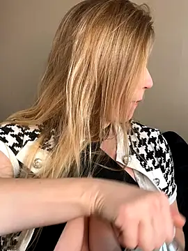 FoxyFrenchy online show from 10/17/25, 10:18