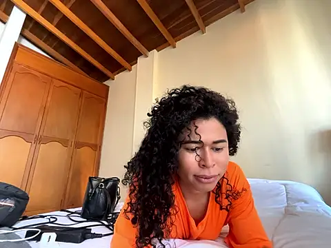 Snapshot of GabriSaenz chatting on 01/16/26, 02:21 GabriSaenz online show from 01/16/26, 02:21