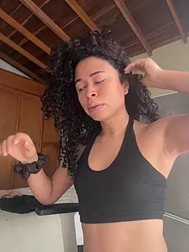 Snapshot of GabriSaenz chatting on 02/21/26, 01:56 GabriSaenz online show from 02/21/26, 01:56