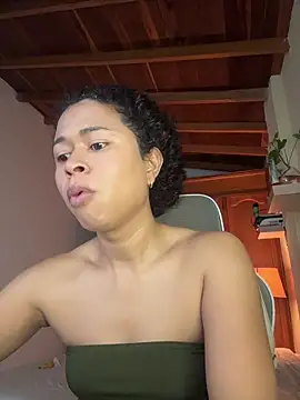 Snapshot of GabriSaenz chatting on 03/27/26, 01:22 GabriSaenz online show from 03/27/26, 01:22